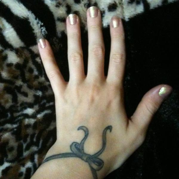 the_Saskiad's tweet image. Pearl-colored nails #NoFilter #SimpleAndPretty