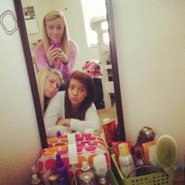 @itschloee_26 <a href="/Jessica_8892/">Jessica Hudson</a> best friends forever!