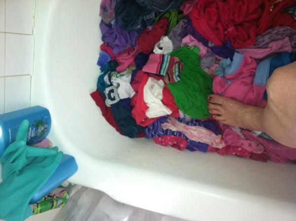 Lanakynd's tweet image. grape stompers ain't got shit on me! #brokenwasher #footwashed #linedry lol