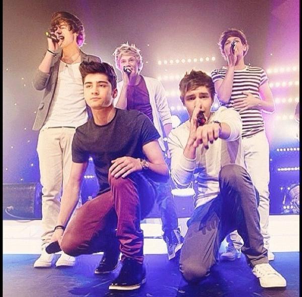 zarryhurting's tweet image. #ItsTimeForYouToRealize 
#ItsADirectionerThing 
These people mean the world to me. &amp;lt;3