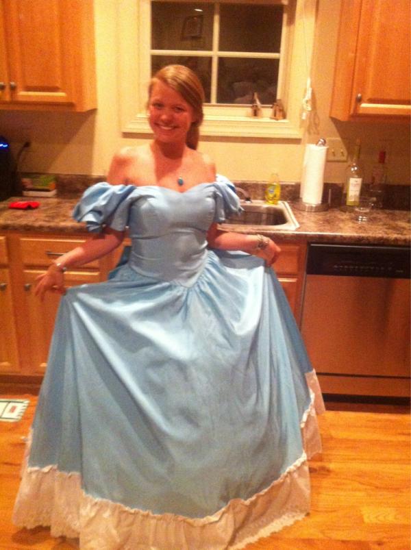 mk_link's tweet photo. Callie is ready for old south #Cinderella #hoopskirt http://t.co/OSHgyZZS