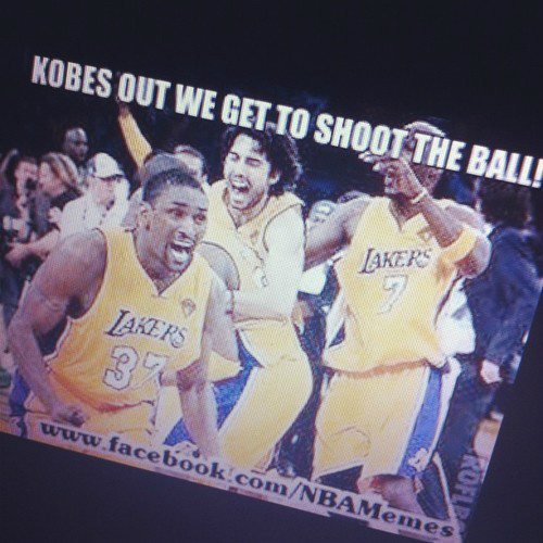 chaneymane's tweet photo. kobe's out..... http://t.co/lDlW77Ei