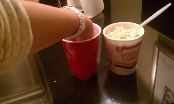 DuhDara's tweet image. Burnt the shit out of my hand
#hungerproblems