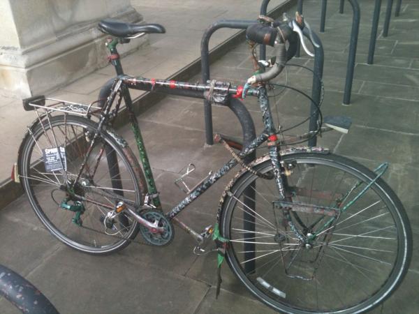 ClimateRush's tweet image. Beautiful post-impressionist bike we spotted outside @Tate Britain today- hope our #springclean2012 flyer works :)