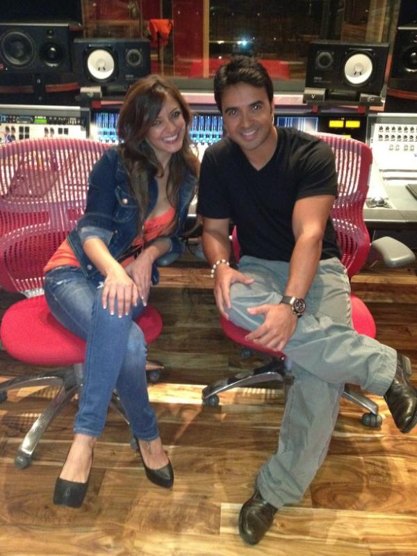 LuisFonsi's tweet image. Grabando con mi amiga @MercheOficial. Ya pronto lo escucharan...