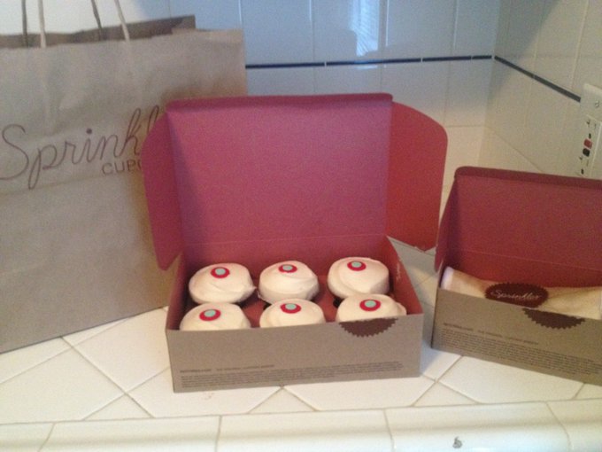 Just got sprinkles from the best agent for a early birthday present!  @johnsteven 👍 http://t.co/33dq<a href="/tag/venice"class="tags"><span>#venice</span></a>