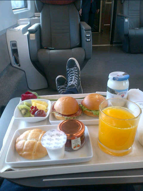 #Breakfast in the train... Heading to Rome today for a movie audition. Wish me luck!!! http://t.co/AQEyNoCm