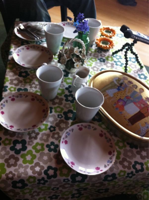 HeadsInCloud's tweet photo. Så er der dækket op til næste talk i #TheColony serien.... #kaffebord #kreativtentreprenørskab http://t.co/n1ACiXQJ