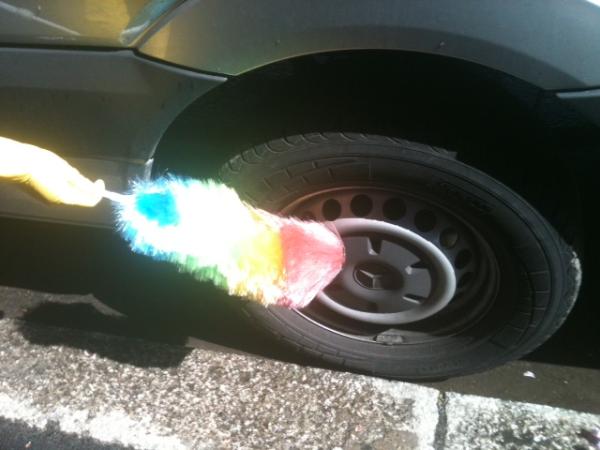 ClimateRush's tweet image. Look who's cleaning up Ldn.. join us at #SpringClean2012 &amp; you might get a free pair of marigolds! bit.ly/HQ2Akg