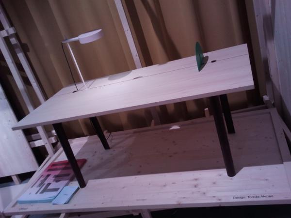 #TomasAlonso, #Offset, #Maxdesign. #Tavolo da lavoro con #accessori mobili ideato per costruire paesaggi differenziati.