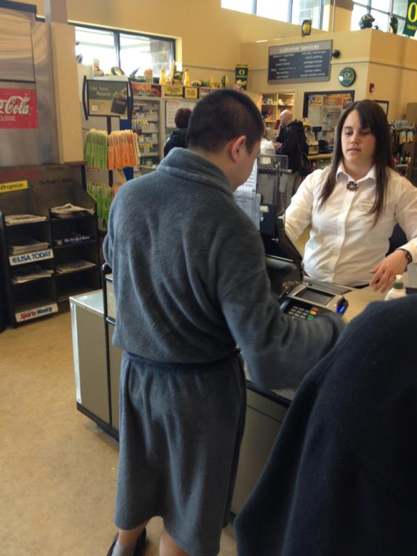 KeepEugWeird's tweet photo. Can you find a better possibility on a Tuesday then buying boxed wine at Safeway still in your bath robe? http://t.co/hcNwBQpJ