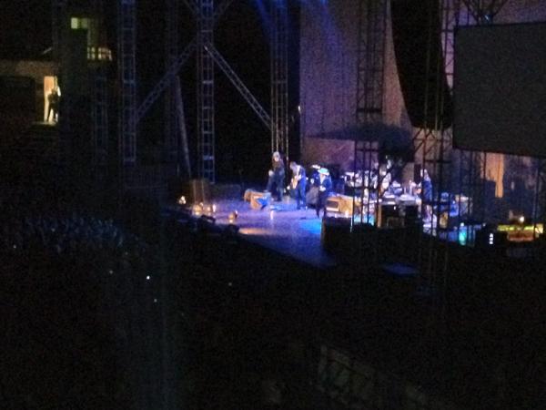 50 anos de carreira nao é pra qlqr um! Uma lenda viva!
 "Never Ending Tour" simplesmente indescritível!