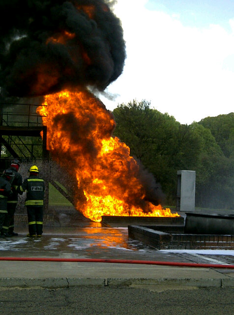 dosetechfire's tweet photo. Still at the office http://t.co/749ShuXT