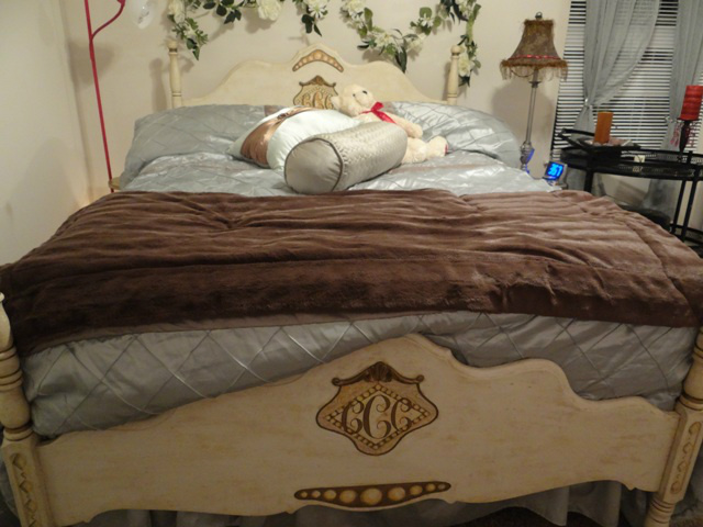 The Cougar Bed...lmmmmm http://t.co/JkmwDuID