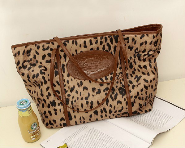 ProDesign_case's tweet image. Wild leopard PU faux leather shopper bag~ amazon.com/s/qid=13338642…