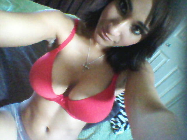 Lola James’s pics and videos