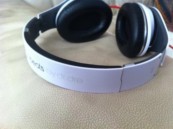 ogdiddy's tweet image. My guy, use cellotape hold d tin jor... RT @RotimoSoul: Cracked my beats by dre headphones...#Notkool.