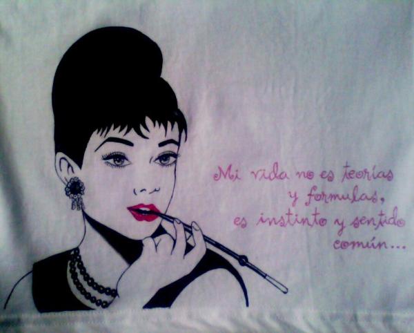 rojamorena's tweet photo. camiseta "mi vida no es teorías y formulas $25.000 COP visitanos en https://t.co/mI5CP4kV http://t.co/3ofEH1i6