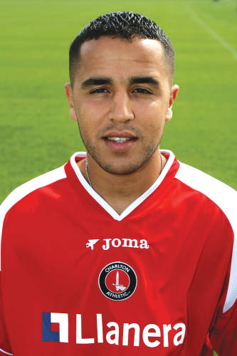 magicbougherra's tweet photo. Puis je suis allé en Angleterre j'ai joué dans trois club dont Charlton où j'ai brillé. On me surnommait «the Warrior». http://t.co/zID26fgu