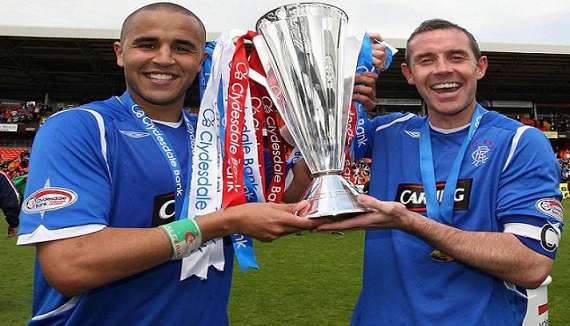 magicbougherra's tweet photo. Mon plus beau titre, le championnat d'Ecosse avec les Rangers. http://t.co/gDsfWQHa