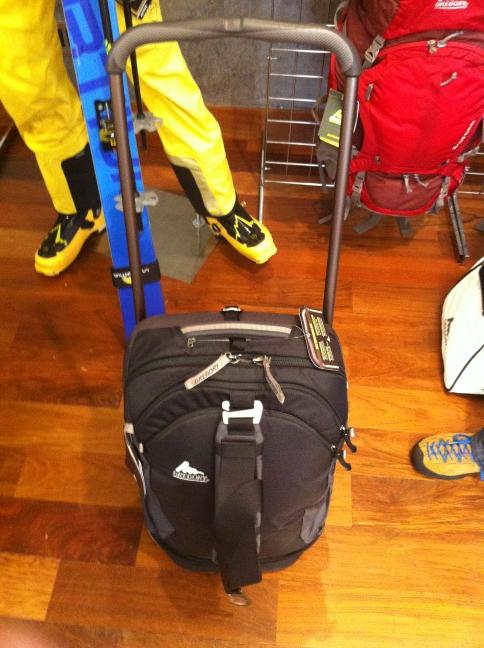 MJGearGuy's tweet image. Love the new @gregorypacks Cache. Wide handle should make rolling through the airport easy. Lots of room, too. #gear