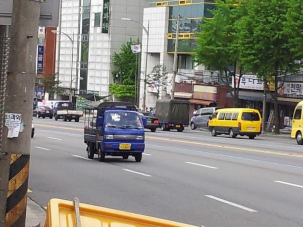 sldrlfwheh's tweet photo. 재능본사앞   우리동지들보다  짭새가더많이지고있네요 http://t.co/5suup95t