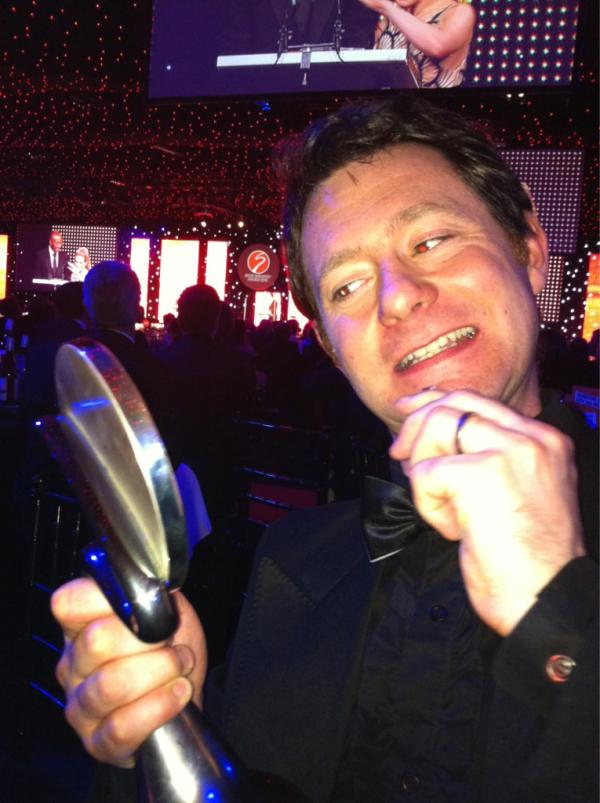 It's an award, @russellstopford, not a shaving mirror. tsk. #SIA2012 #BestSportsWebsite