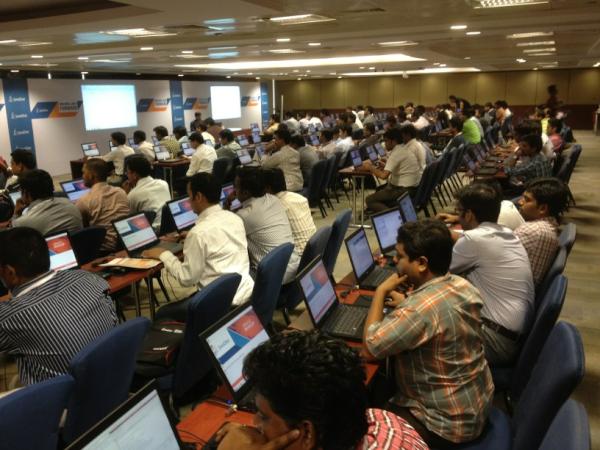 arungupta's tweet image. Packed room for Develop/Deploy/Monitor #JavaEE6 using GlassFish hands-on lab at #JavaOne India