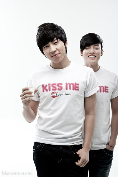 HearteuJikook's tweet image. #FirstDateRules  is you must wear u-kiss t-shirt XD