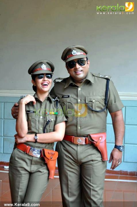 ActorBaburaj's tweet photo. With #RanjiniHaridas At #Entry New #Malayalam Movie http://t.co/iqt3TnpS