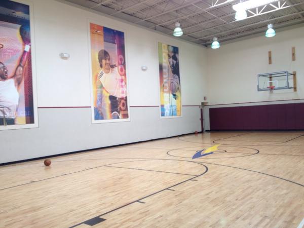 La Fitness Basketball Court - FitnessRetro