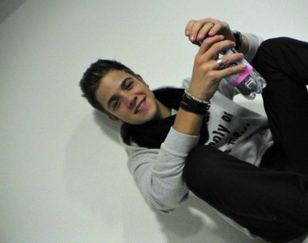 DSDSLuca's tweet photo. Im Studio ist es total warm :D http://t.co/9TmMIsYh