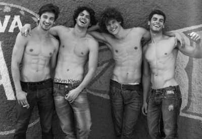 DutchSixpackBoy's tweet photo. Friends #dsb http://t.co/BfB3ufiV