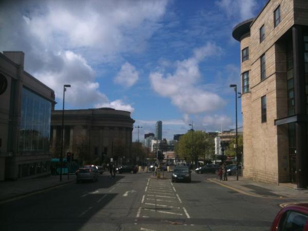 LFC's tweet photo. Fine day in #LIVERPOOL What's your #lfcpred Iction for today's game? Tweet your HT & FT score and goalscorers now! http://t.co/v6ueLK58