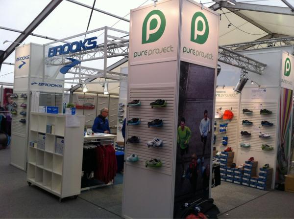 ruudgeurts01's tweet photo. Marathon Antwerpen weet achter de rug! Een succesvol weekend met een mooie Brooks stand! http://t.co/mTzORKxc