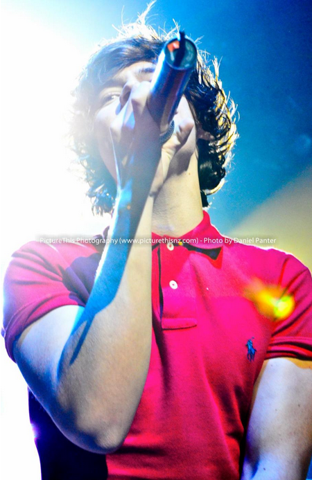 REPLAYLOUDER's tweet image. @1Dneews #2of4 Harry - Wellington concert #HQ &amp;lt;3