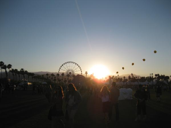JayHamilton1's tweet photo. @coachella #coachelle #sunset http://t.co/YRBY9clb