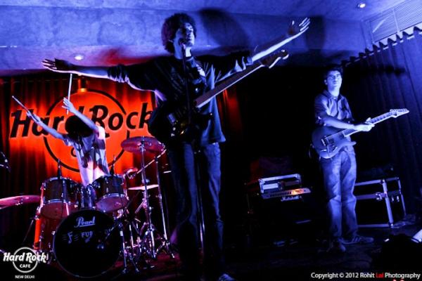 karanrampal01's tweet image. #Ebonix at Hard Rock Cafe, New Delhi in the finals of #Hardrockrising2012.! 
:)