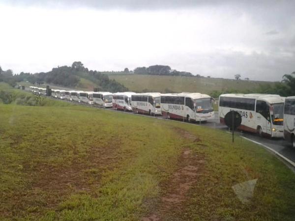 VFuturoOle's tweet photo. Foto maravilhosa da #invasaosaobernardo tirada por Marcia Pinhata http://t.co/L9ItVUf0