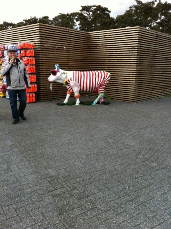 CowparadeNL's tweet photo. “@ellenverwegen: speciaal voor jullie .. #floriade2012 http://t.co/Bp5BZ0NR”
