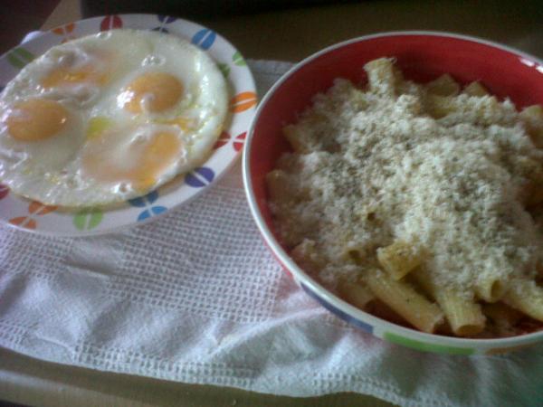 paska29's tweet image. @rmckeown23 @stuartb79 @x_vikky_x thats my dinner!!!!!! #saaaaaaad