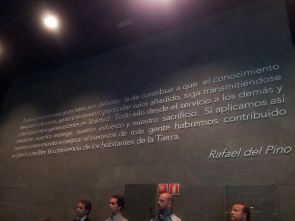 ferrovial_es's tweet photo. ¡Buenos días! RT @AlSoriaL: Las palabras de Rafael del Pino en la pared del auditorio. #SUS_ESADE http://t.co/0kKzTNX6