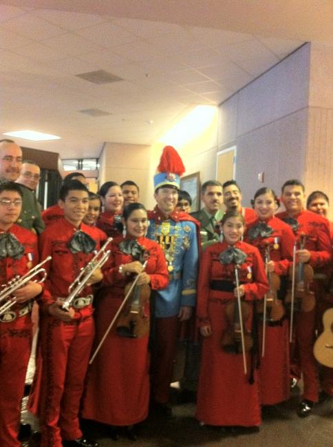 RiverParadeSA's tweet photo. It's mariachi time! http://t.co/SSkhFUg0