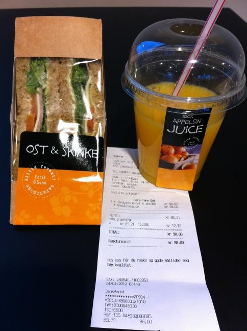 HanneLyng's tweet image. Hva skjer, Norge? 98,- for litt frokost... #dyrt