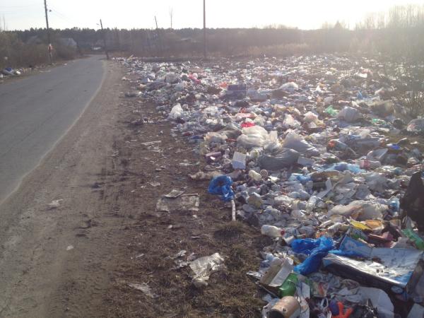 Staskru's tweet image. Свал мусора в водоохраной зоне, я в шоке