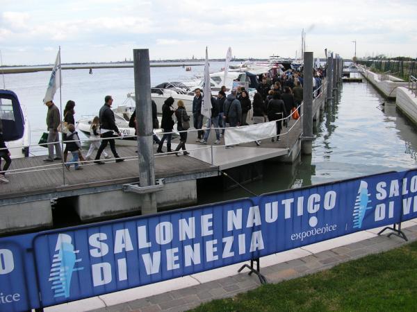 Cosa vi siete persi al Salone Nautico di #Venezia 2012? Seguiteci su Facebook, Twitter e Flickr!
facebook.com/salonenauticov…