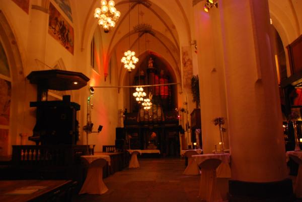 Koningingennacht met DJ Etienne La Faille vanaf 21.00 uur in de Proosdij! #gratisentree Jij komt toch ook? Please RT