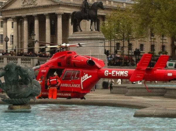 FreeLondonTour's tweet photo. Little surprise for the Walking Tour today in #trafalgarsquare http://t.co/qoleoVOF