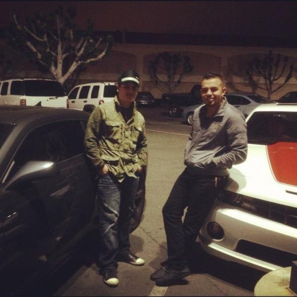 ReguloCaro's tweet photo. Planeando el video de "vengo a reclamarte" con @TAMARIINDOO , va a estar perronnnn ;) http://t.co/ZQnkNmxC