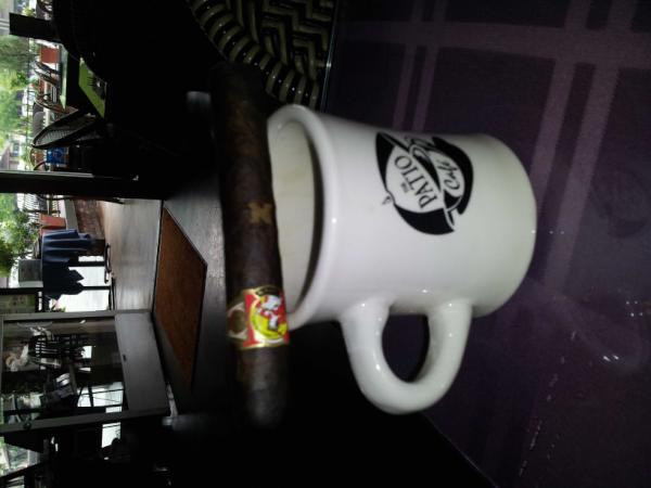 pedrobraz's tweet image. Breakfast of champions #patiocafe #cigars